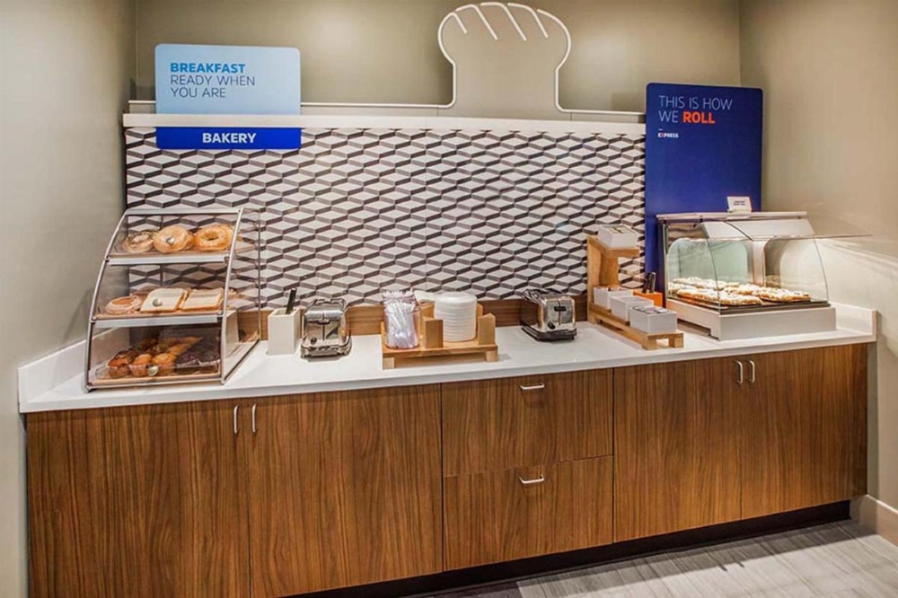 Holiday Inn Express Newington Image 9