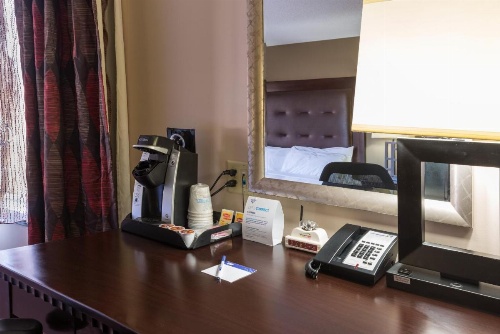 Holiday Inn Express Newington image 19
