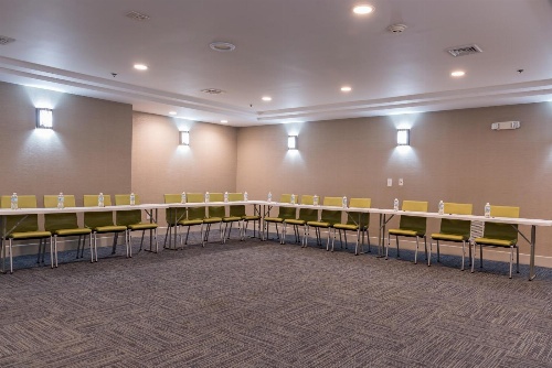 Holiday Inn Express Newington image 1