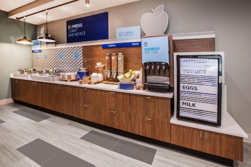 Holiday Inn Express Newington image 6